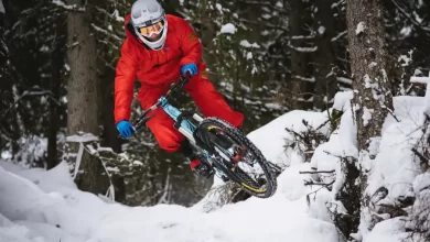 ویدیو دوچرخه سواری دانهیل (Downhill) در کوهستان‌های سرد و برفی