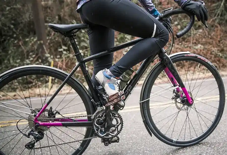 ۲. تقویت پاها؛ چرا دوچرخه سواری برای عضلات پا مفید است؟